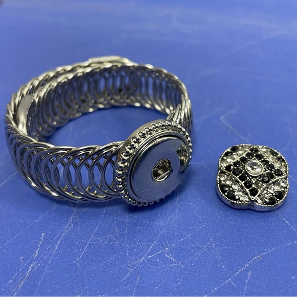 Expandable Easy Wear Snap Button Bracelet - Picture 7 of 7